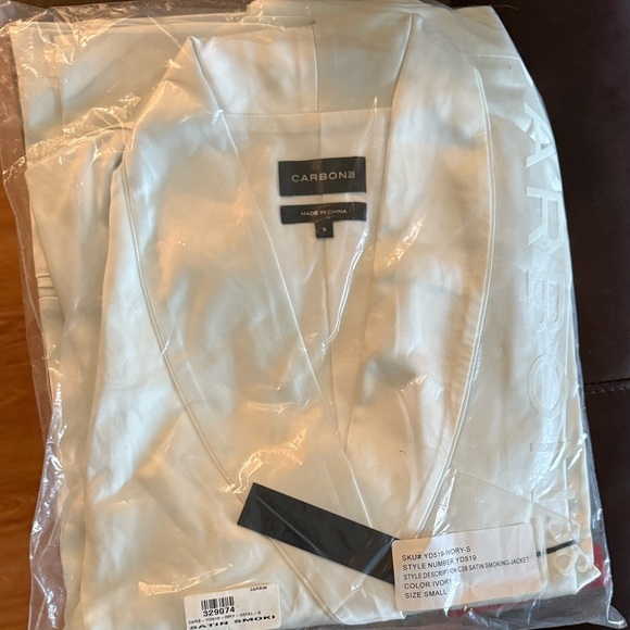 CARBON38 Silk Satin Ivory Smoking jacket size small BNWT brand new w tags - Picture 5 of 7